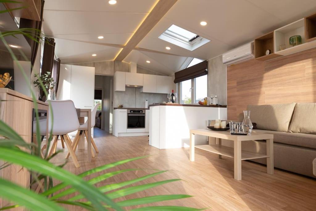 Gemuetliches, Voll Ausgestattes Tiny House Appartement Vilseck Buitenkant foto